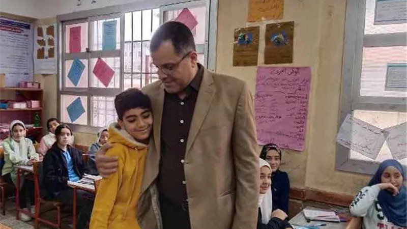 مدير تعليم دمياط يفاجئ مدارس الزرقا ويحذر الطلاب من الغياب