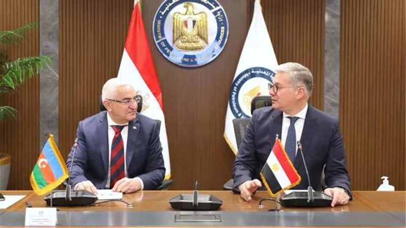 وزير البترول يبحث مع سفير أذربيجان فرص إقامة تعاون استراتيجي في الطاقة