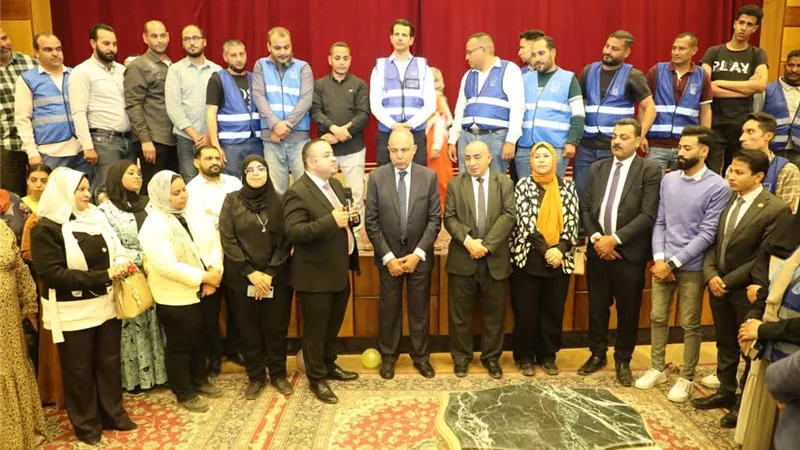 محافظ المنيا يسلم 23 جهاز عروسة مقدمة من مؤسسة 