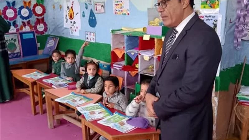 وكيل تعليم الإسماعيلية يتفقد سجلات تقييمات مدارس ابوصوير ..صور