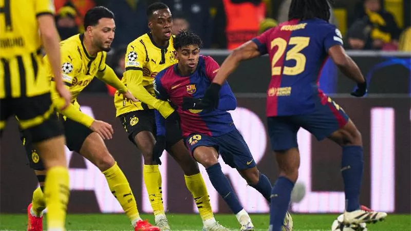 التشكيل الرسمي لمباراة دورتموند وبرشلونة الليلة بدوري الأبطال