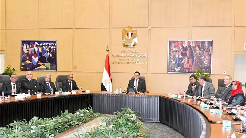 وزير الإسكان يتابع مشروعات 