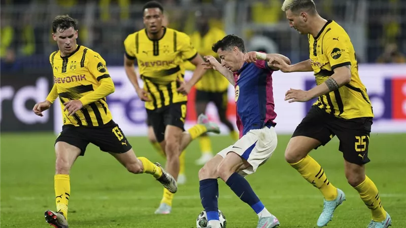 ليفاندوفسكي: سهلنا الأمور على بوروسيا دورتموند وهذا جرس إنذار