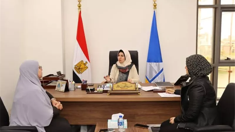 نائب محافظ دمياط تتابع تجهيزات معرض 