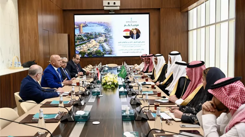 الوزير يلتقي نظيره السعودي لبحث التعاون في مجالات النقل