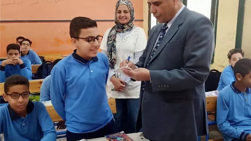 مدير تعليم الخانكة يشدد علي حضور الطلاب وكشكول التقييمات