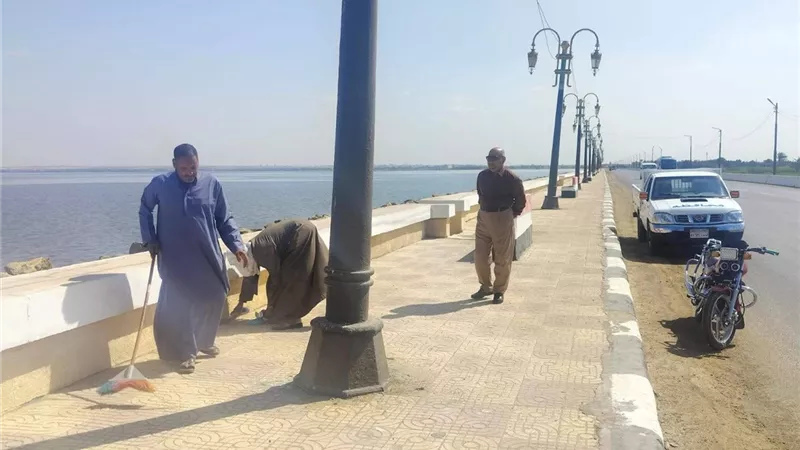 حملات نظافة وتشجير بالطرق المحيطة والمؤدية لبحيرة قارون