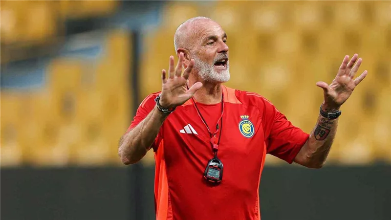 مدرب النصر يحسم موقفه من عرض روما