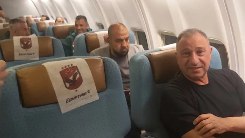 مصر للطيران تنقل بعثة النادي الأهلي لكرة القدم إلى جنوب أفريقيا