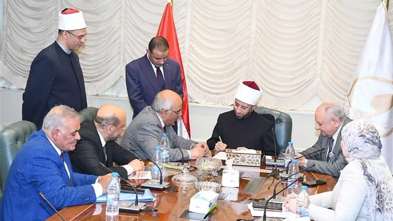 وزير الأوقاف يستقبل عددًا من أعضاء مجلس النواب