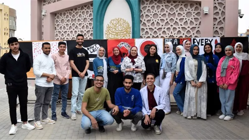 طلاب صيدلة الجامعة المصرية الروسية ينظمون حملة للتبرع بالدم.. صور