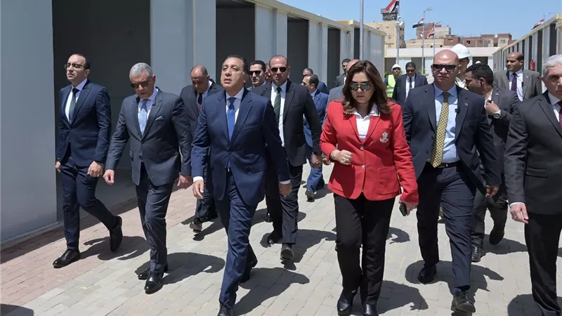 رئيس الوزراء يتفقد السوق الحضرية المُجمعة بحي أول الإسماعيلية