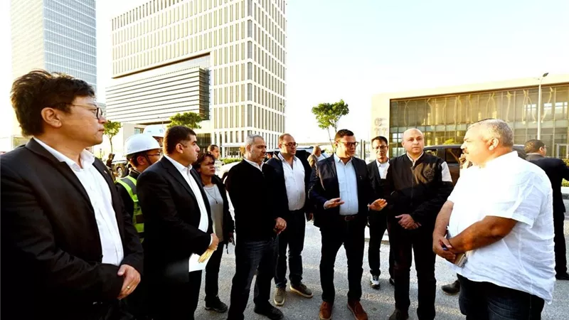 وزير الإسكان يتفقد منطقة الأعمال المركزية بالعاصمة الإدارية
