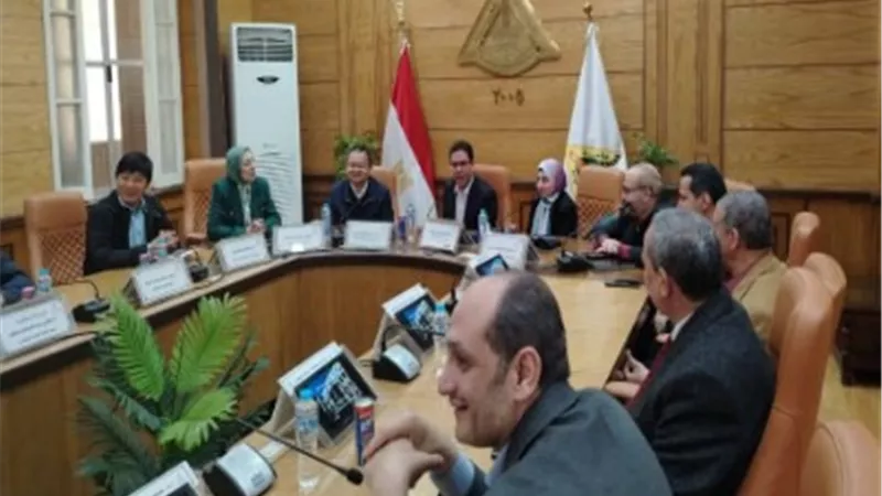 رئيس جامعة بنها يبحث تعزيز التعاون المشترك مع جامعة ووهان بالصين