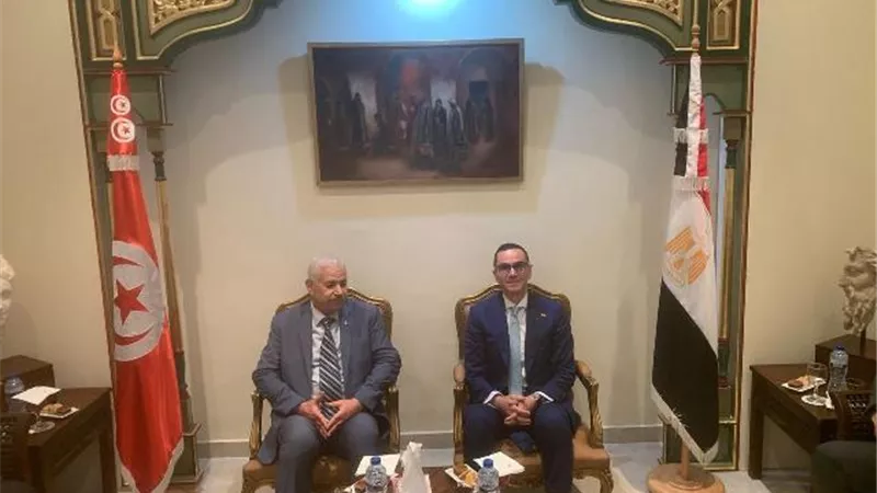 وزير الاستثمار ونظيره التونسي يترأسان اجتماعات اللجنة التجارية
