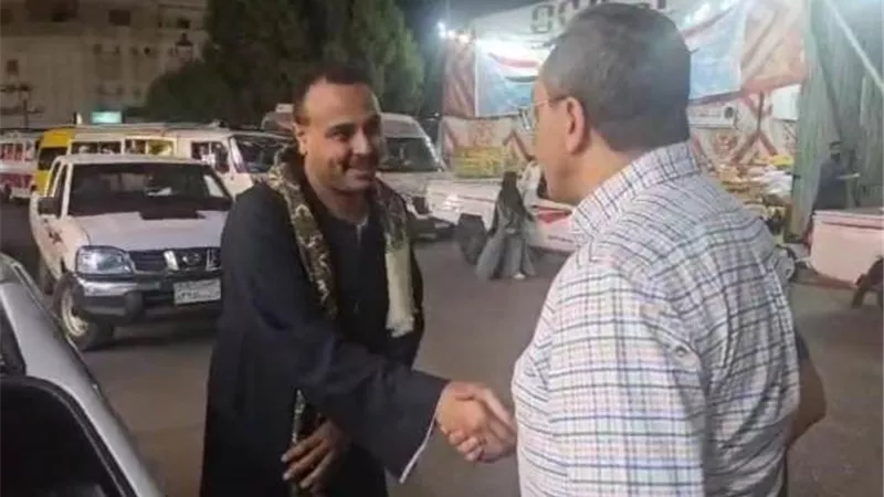 محافظ قنا يستقل 