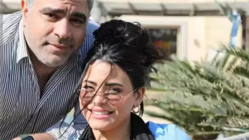محمد شاهين يتغزل فى أسماء جلال.. 