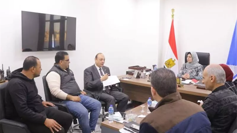 الصديق تتابع تجهيزات شواطئ رأس البر لإستقبال شم النسيم