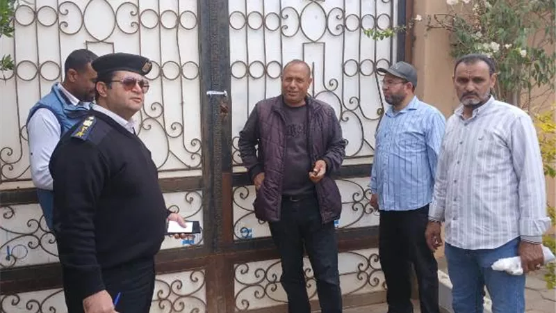أسباب غلق جهاز الشروق لـ7 محلات بالتعاون مع شرطة التعمير.. صور