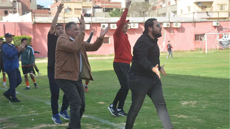 المنصوره يحتج علي حكم مباراه المقاولون