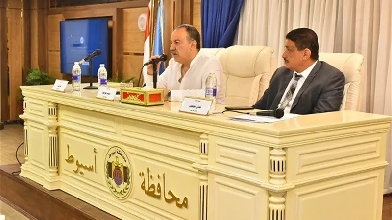 المحافظ يوجه بصرف مستحقات موردي القمح أولًا بأول في أسيوط