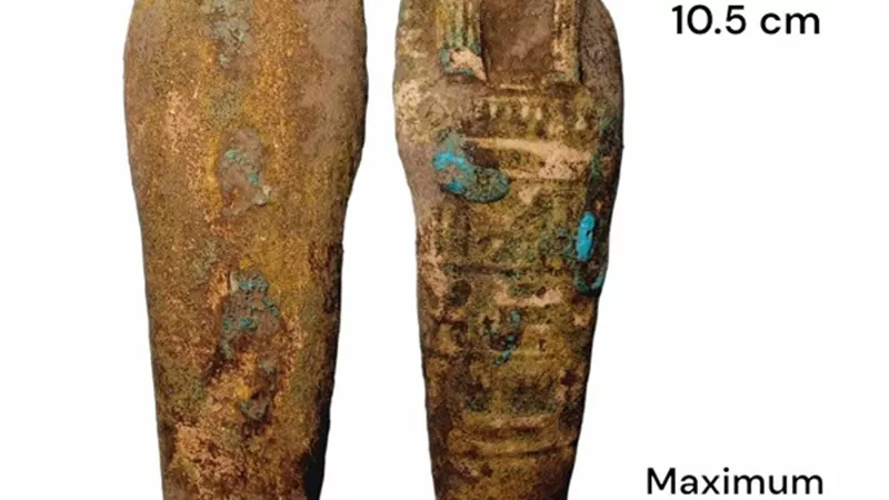 جمارك البريد تحبط تهريب تمثال أثري قادم من بولندا وتسليمه للأقصر