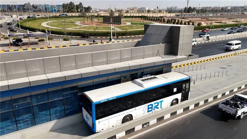 النقل تبدأ تجارب تدريب سائقي مشروع الأتوبيس الترددي