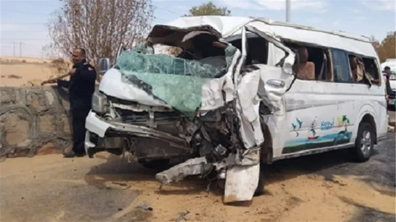 إصابة 13 طالب وطالبة فى انقلاب ميكروباص مدرسى بأسوان
