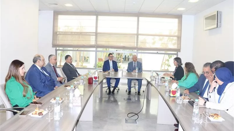 وزير الاستثمار يتفقد شركات الأدوية التونسية