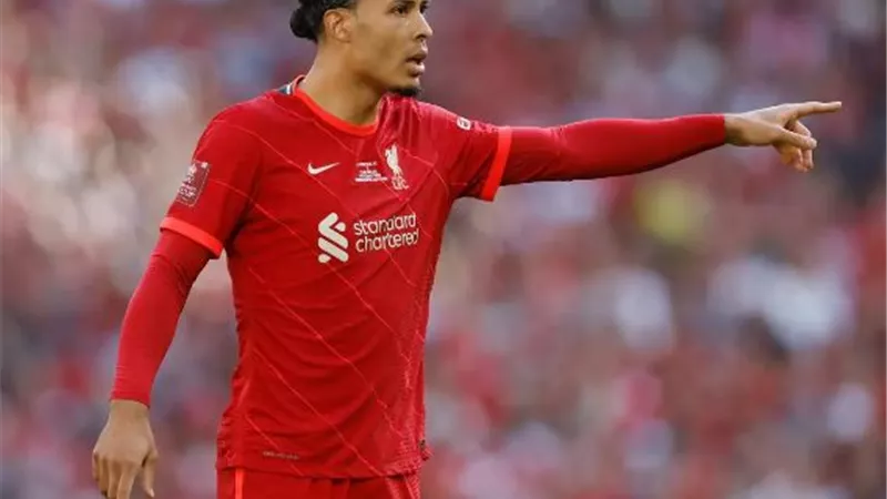 ليفربول يعلن تجديد عقد الهولندي فان دايك لمدة موسمين