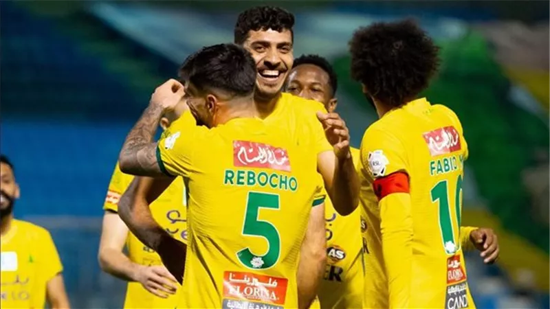تشكيل الخليج ضد الهلال بالدوري السعودي..محمد شريف على دكة البدلاء
