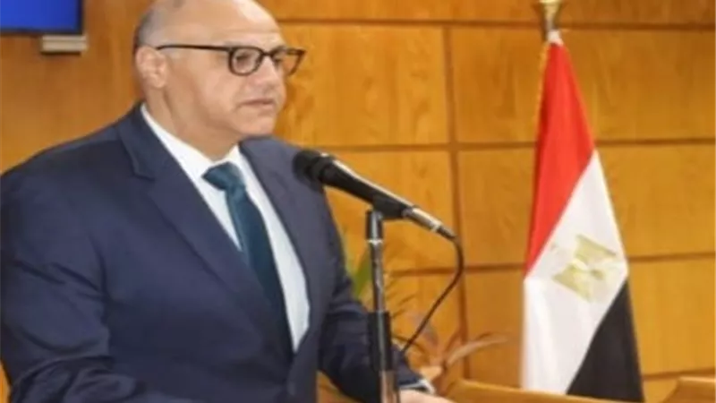 عطية: طبع كتاب تاريخي 