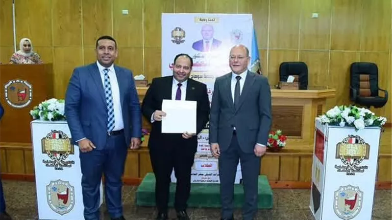 جامعة سوهاج والرقابة الإدارية تكرمان ٩٣ متدربًا