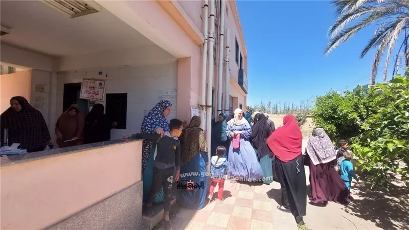 علاج ١٥٤٤ مواطنا بالمجان في قافلة طبية بدمياط