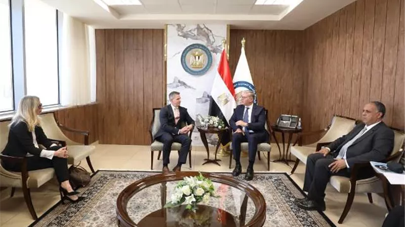 وزير البترول يبحث مع رئيس كابريكورن إنرجى أنشطتها بمناطق امتيازها