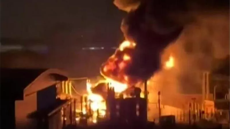 حريق ضخم يلتهم ثاني أكبر محطة كهرباء في إسرائيل