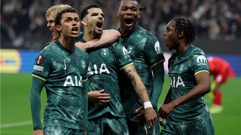توتنهام يهزم فرانكفورت ويتأهل إلى نصف نهائى الدورى الأوروبى