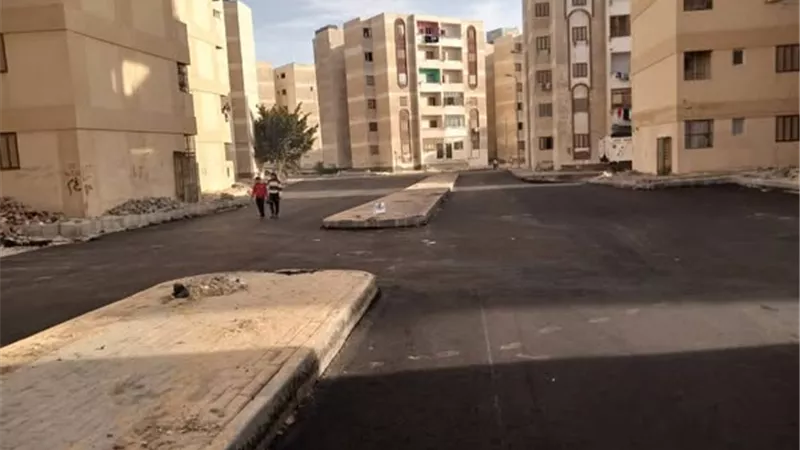 تطوير ورصف شوارع مدينة المستقبل بالإسماعيلية..صور