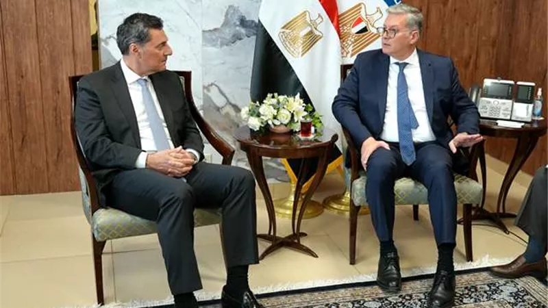وزير البترول يبحث مع رئيس انرجين اليونانية تسريع وتيرة التعاون