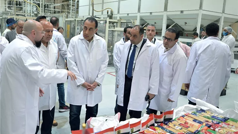 مدبولى يتفقد مصانع مجموعة المصرية السويسرية بالعاشر من رمضان