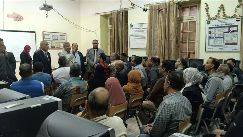 رمضان يتفقد ورشة عمل تنمية مهارات مسئولي لجنة المراقبة بالمدارس