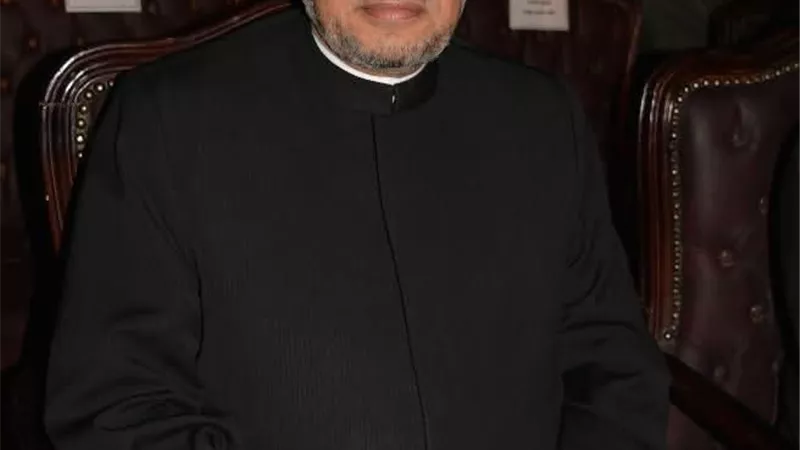 نائب رئيس جامعة الأزهر يهنئ الإخوة المسيحيين بعيد القيامة المجيد