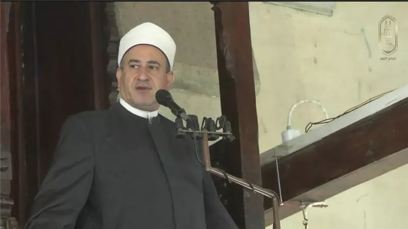 د. ربيع الغفير : يرتدون لباس النساء .. بئس القدوه للشباب