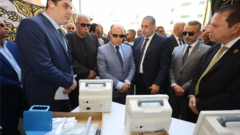 محافظ كفرالشيخ يشهد تسليم أجهزة طبيةمتطورة بمستشفى كفرالشيخ العام