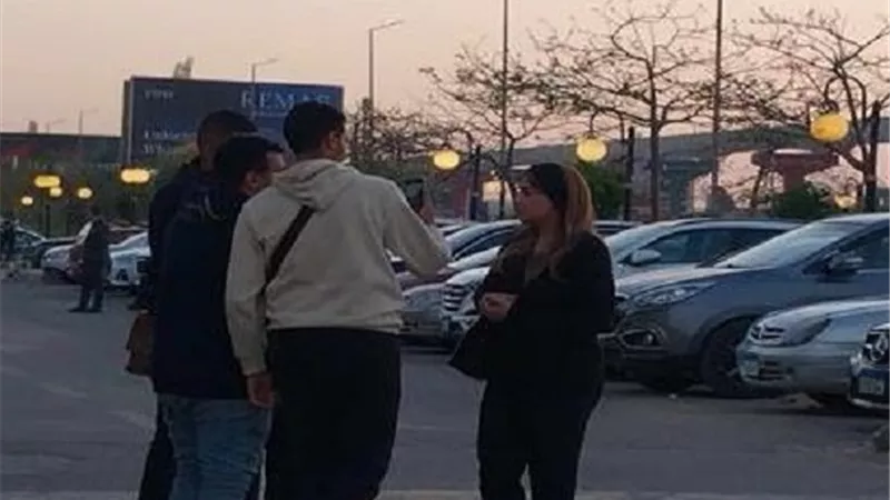 وفاء مكي فى عزاء الراحل سليمان عيد