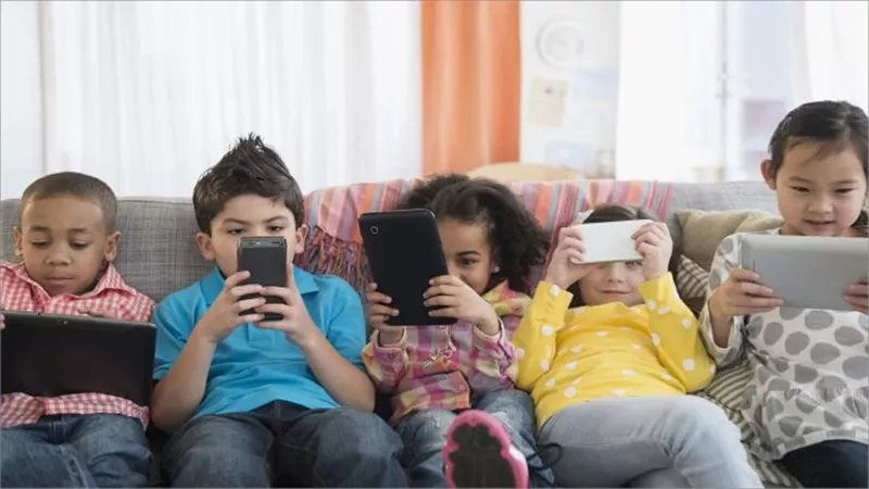 خطوات لحماية طفلك من مخاطر السوشيال ميديا