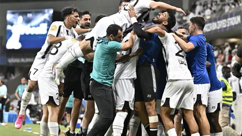 بمشاركة النني .. الجزيرة يتوج بكأس رابطة المحترفين الإماراتية