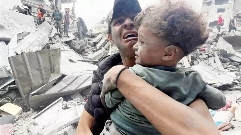 استشهاد 3 فلسطينيين وإصابة آخرين في قصف إسرائيلي على مخيم النصيرات