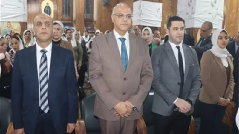 محافظ القليوبية ومدير الأمن يشهدان قداس عيد القيامة المجيد بكنيسة العذراء ببنها