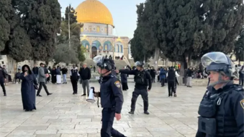 محافظة القدس تدين انتهاكات الاحتلال بحق المُشاركين في احتفالات 